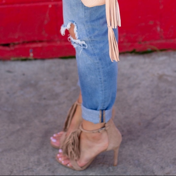 🆕 Taupe Fringe Sandals - Picture 4 of 8
