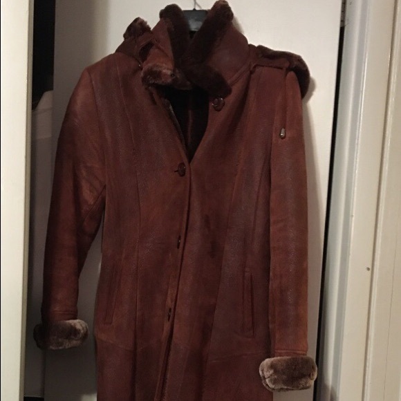 Sale‼️Wine colored Shearling coat