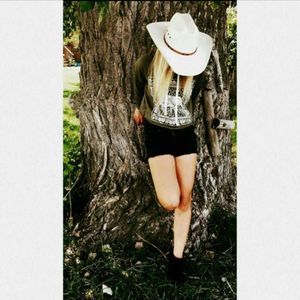 Meet your Posher, Alexis