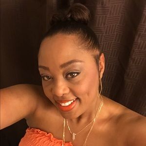 Meet your Posher, Pamela
