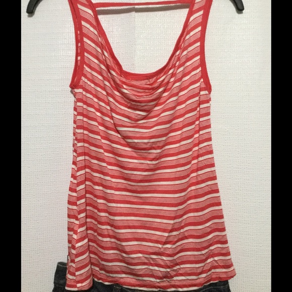 Red Guess Tank Top 🤗 - Picture 3 of 4