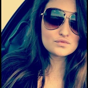 Meet your Posher, Corrin