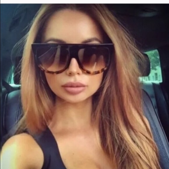 Oversized flat top vintage sunglasses. Black/leopa
