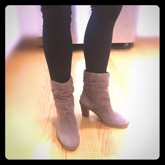 Vince Camuto taupe suede material, Size 6
