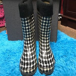 Houndstooth Rain Boots (size 8)