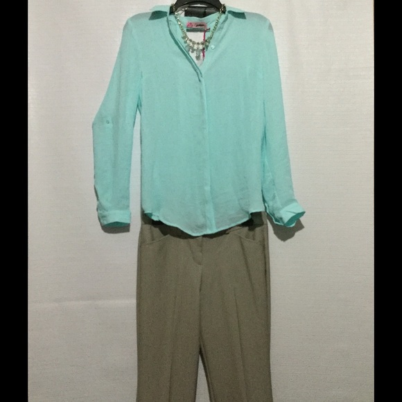 Light blue cute blouse. - Picture 4 of 4