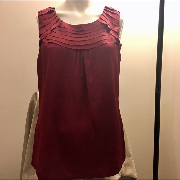 Sleeveless burgundy Blouse