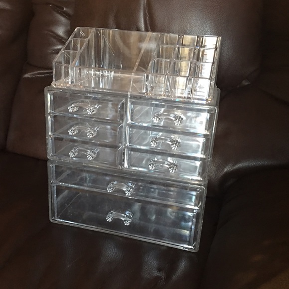 Make up organizer