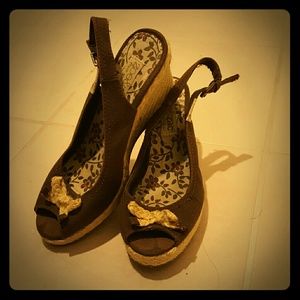 Zac & Zoe brown wedges