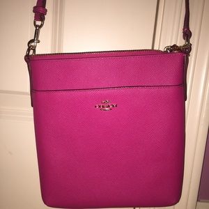 I'm a bigger purse kinda gal!!