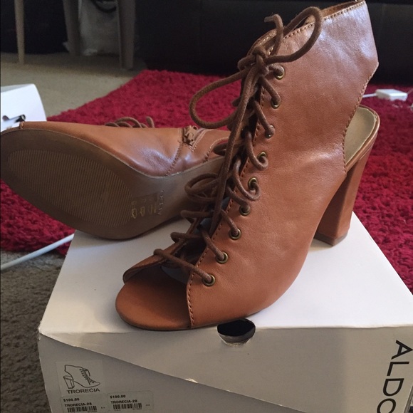 Cute, lace up ,open toe booties