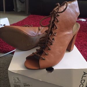 Cute, lace up ,open toe booties