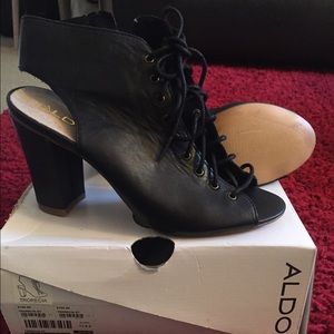 Open toe, tie up booties