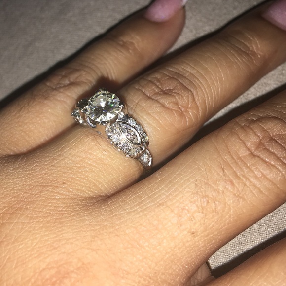 Jewelry - Vintage gold and diamonds ring