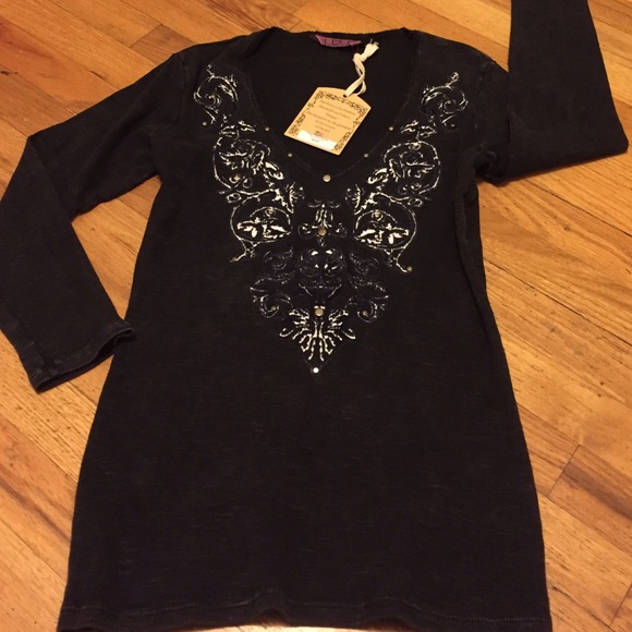 IDI distressed charcoal/black w/white&black design