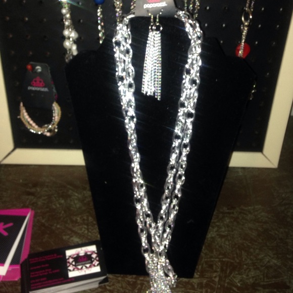 Paparazzi Scarf Necklace