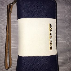 Genuine MICHAEL KORS leather wristlet wallet