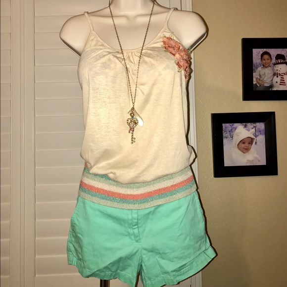 Forever 21 Tops - Preowned in Mint Condition Forever 21 Top/Short