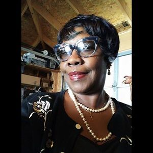 Meet your Posher, Deborah