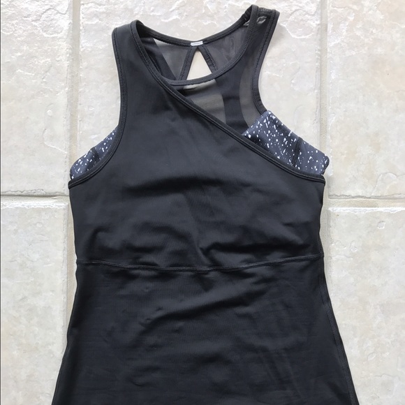 Lululemon black fitted top sz 6