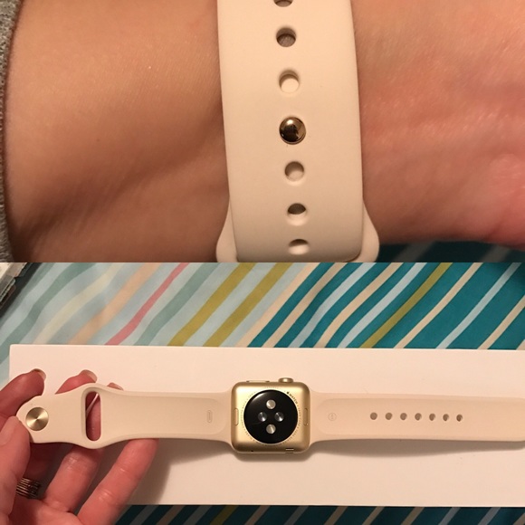 SOLD apple Watch Gold 38mm extra bands Like New - Picture 3 of 4