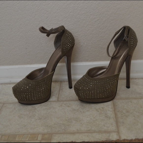 Forever 21 sequin platform heels - Picture 3 of 3