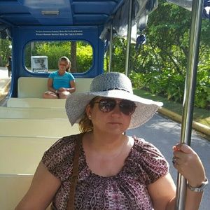 Meet your Posher, Dalila