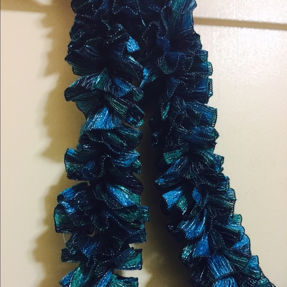 Sparkly Blue Ruffled Scarf - Picture 3 of 3