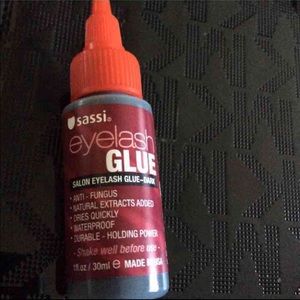 XL Professional Salon Eyelashes glue!  👀