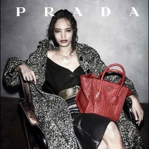 Meet your Posher, Ayesha