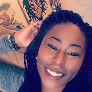 Meet your Posher, Kiona