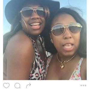 Meet your Posher, Zenikamizz