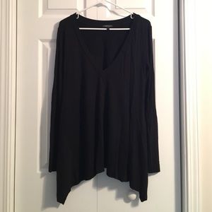 Beyond Yoga Black Hi-Lo V-neck Long Sleeve Sweater