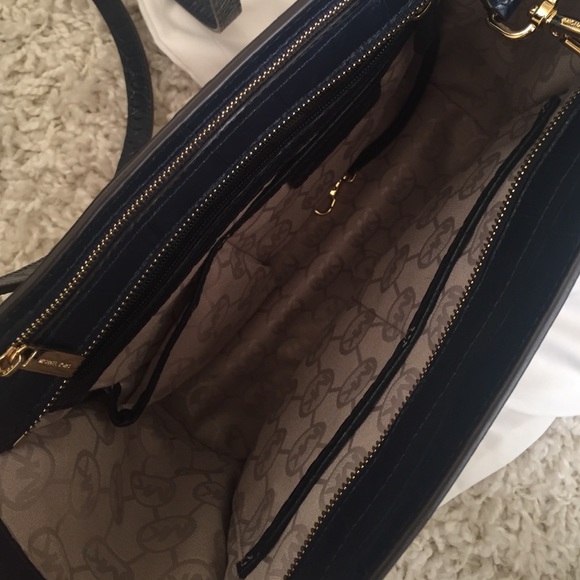 Authentic Michael Kors Handbag! - Picture 3 of 3