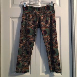 Onzie Green Peacock Capris Leggings Size S/M