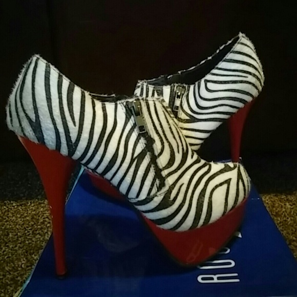 Zebra heel print w/red heel