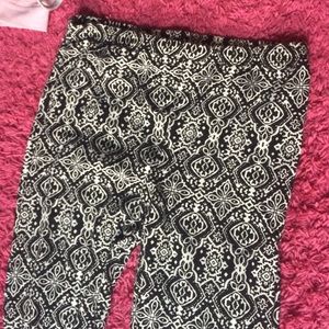 Patterned leggings NWOT