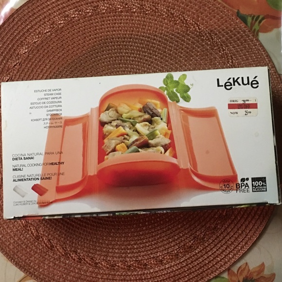 Lekue Silicone Steam Case With Draining Tray