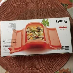 Lekue Silicone Steam Case With Draining Tray