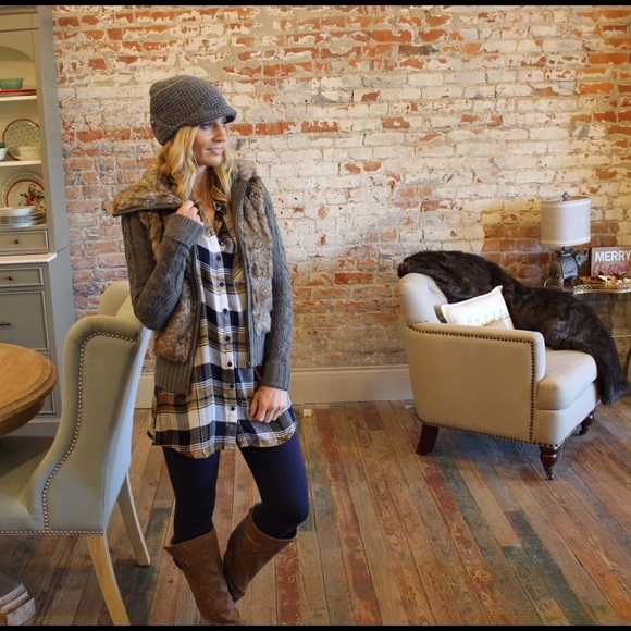 ✨RESTOCKED✨Charcoal knit faux fur sweater jacket - Picture 4 of 4