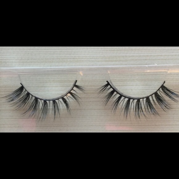 PAIR of Vixen Mink Eyelashes from Vixen Lash