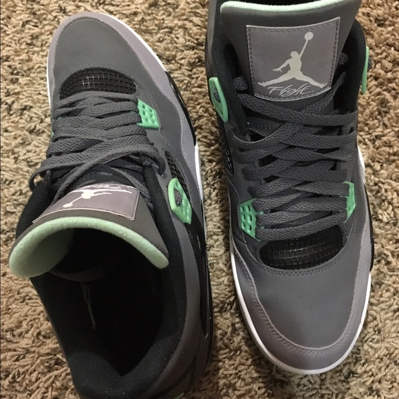 2013 Jordan 4 glow size 11