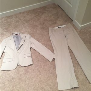 Express cream pant suit size 8