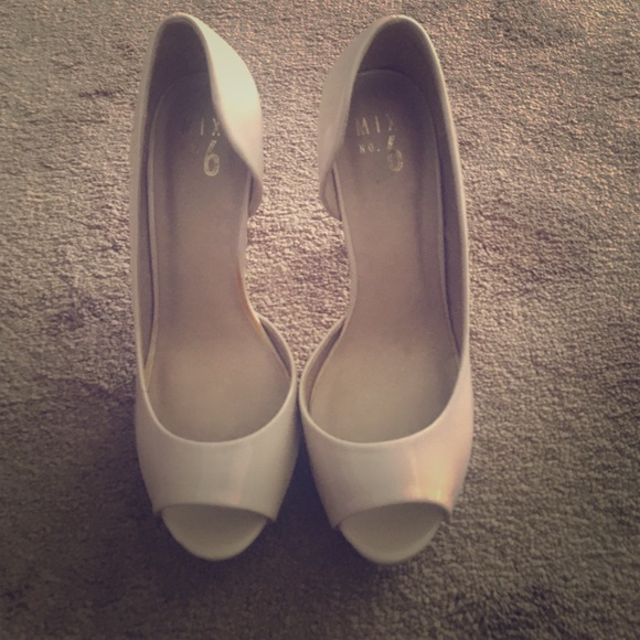 Nude patent leather peep toe shoe - Picture 3 of 6