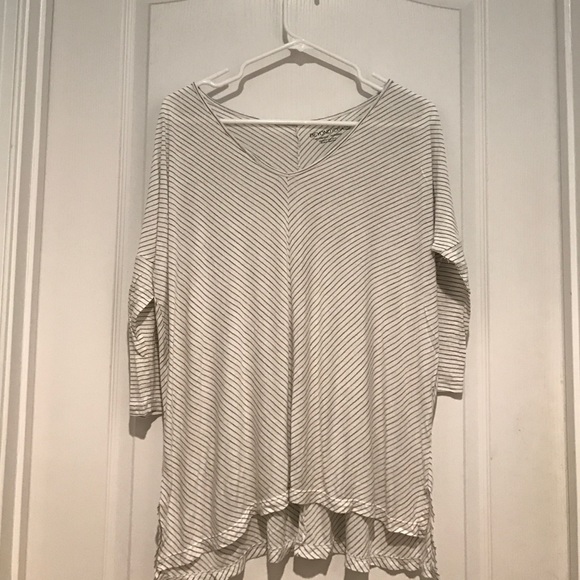 Beyond yoga flowy top gray stripes xs