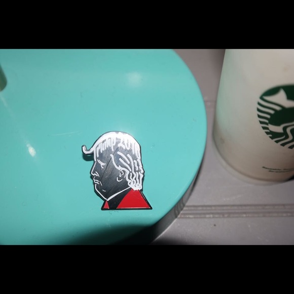 1 Left! Donald Trump Pin πππ - Picture 4 of 4