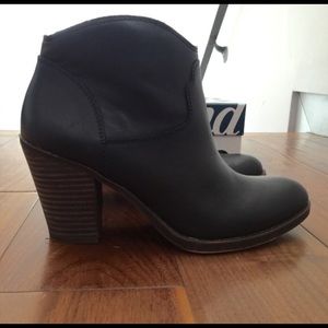 Lucky Brand Bootie.