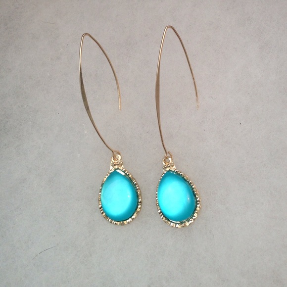 Boutique Jewelry - 💕 Gold Statement Earrings