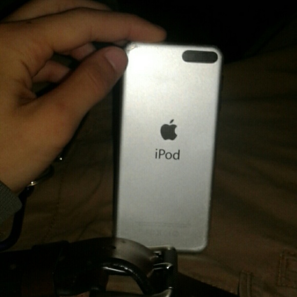 iPod 5 Gen - Picture 3 of 3