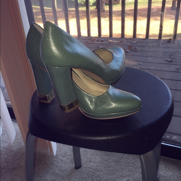 Nine West pumps